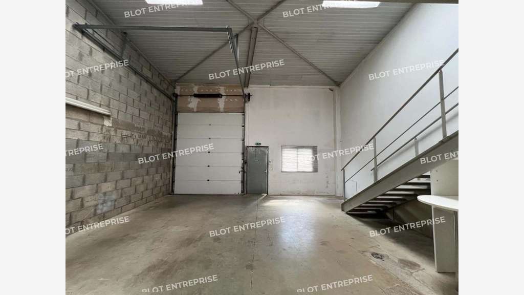 A vendre local d'activités 160m²  à Noyal