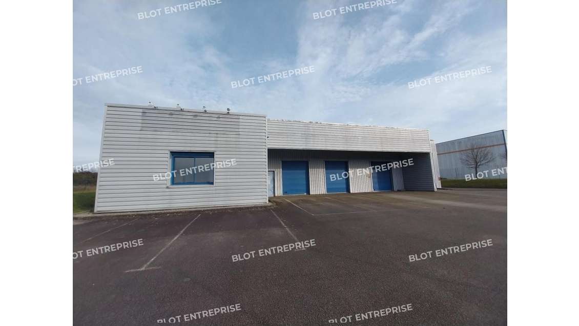 A louer à vendre local 450m² à Noyal-Pontivy