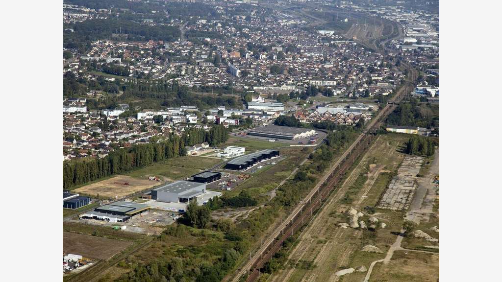 Cède cellules d'activités bureaux 190m² à Oissel