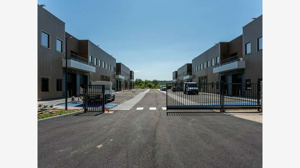 Cède cellules d'activités bureaux 190m² à Oissel