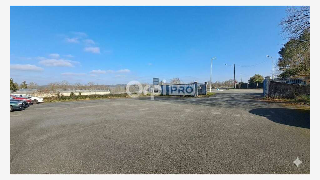 Complexe d'activités de 4300m² à vendre à Moumour