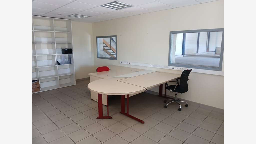 Local d'activité 435m² à vendre à Ombrée d'Anjou