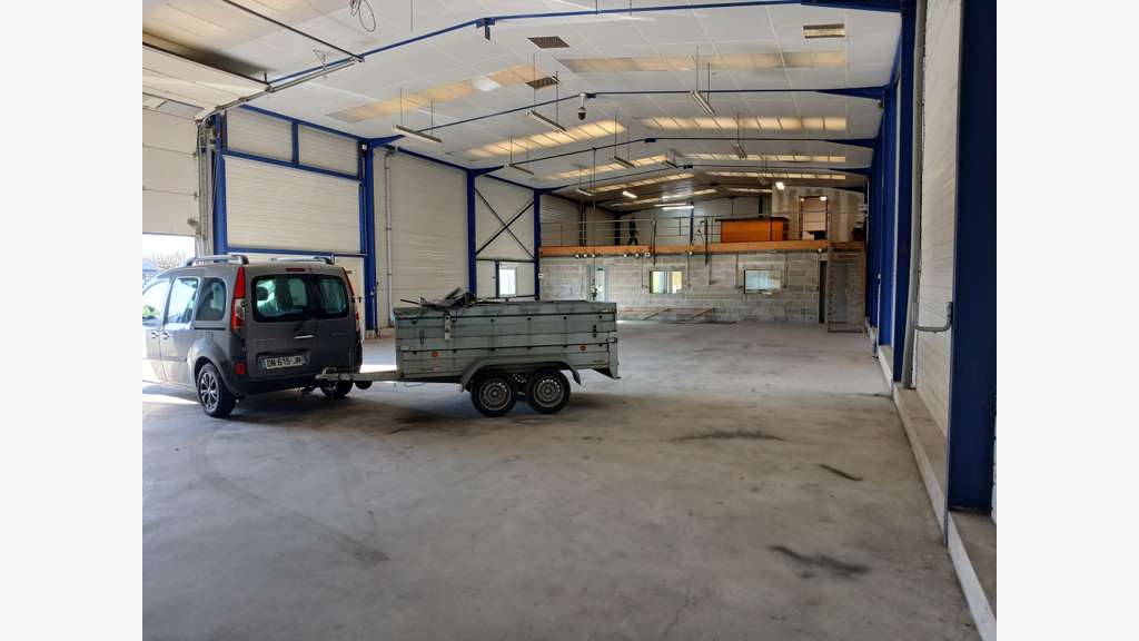 Local d'activité 435m² à vendre à Ombrée d'Anjou