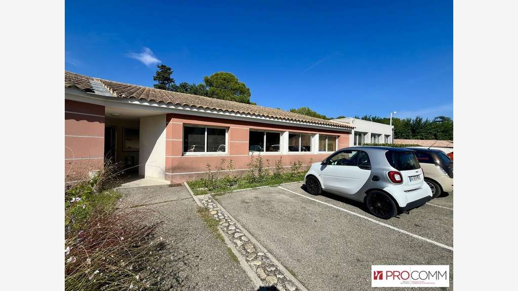 Local 37m² à vendre en centre médical à Orange
