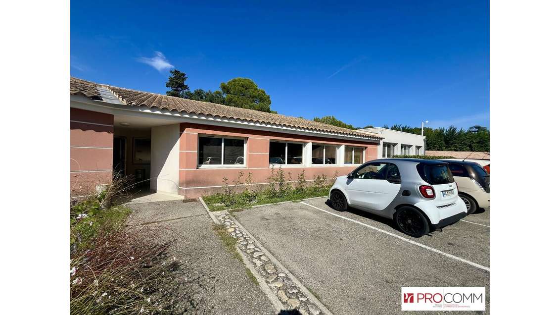 Local 37m² à vendre en centre médical à Orange