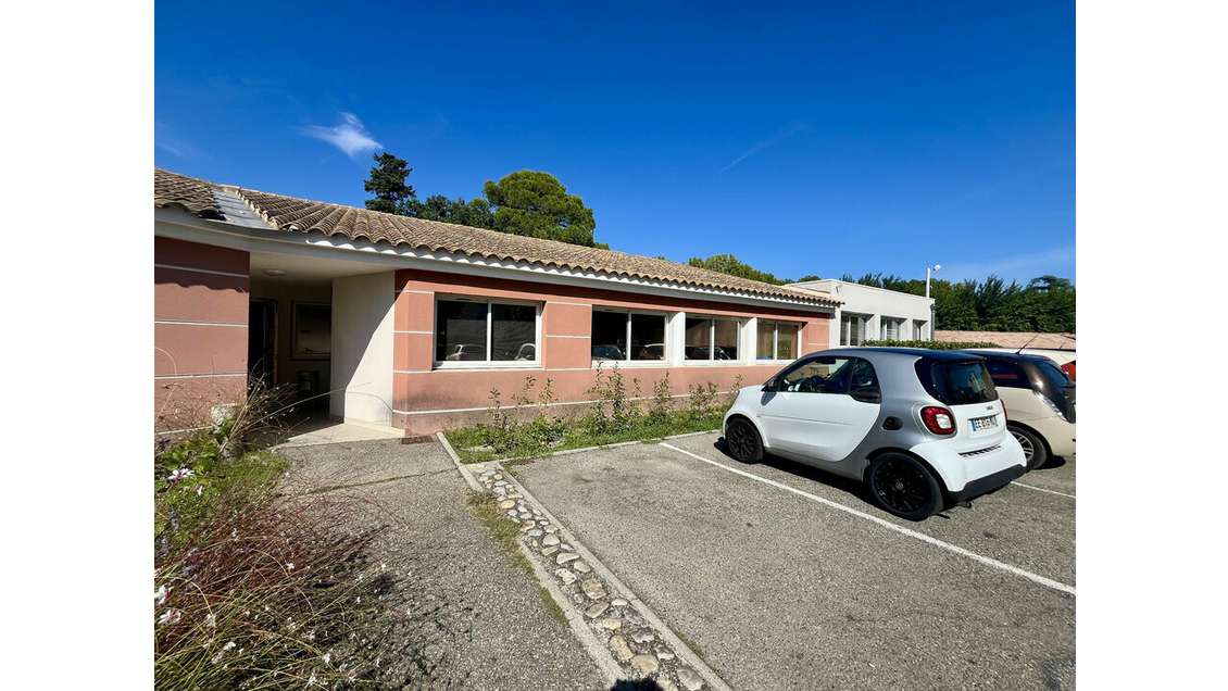 Local 37m² à vendre en centre médical à Orange