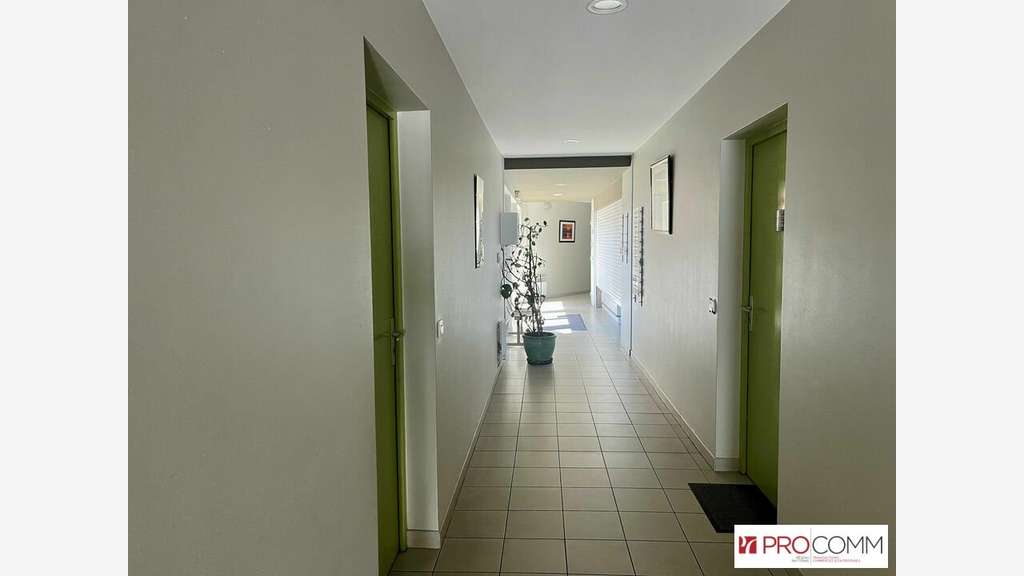 Local 37m² à vendre en centre médical à Orange