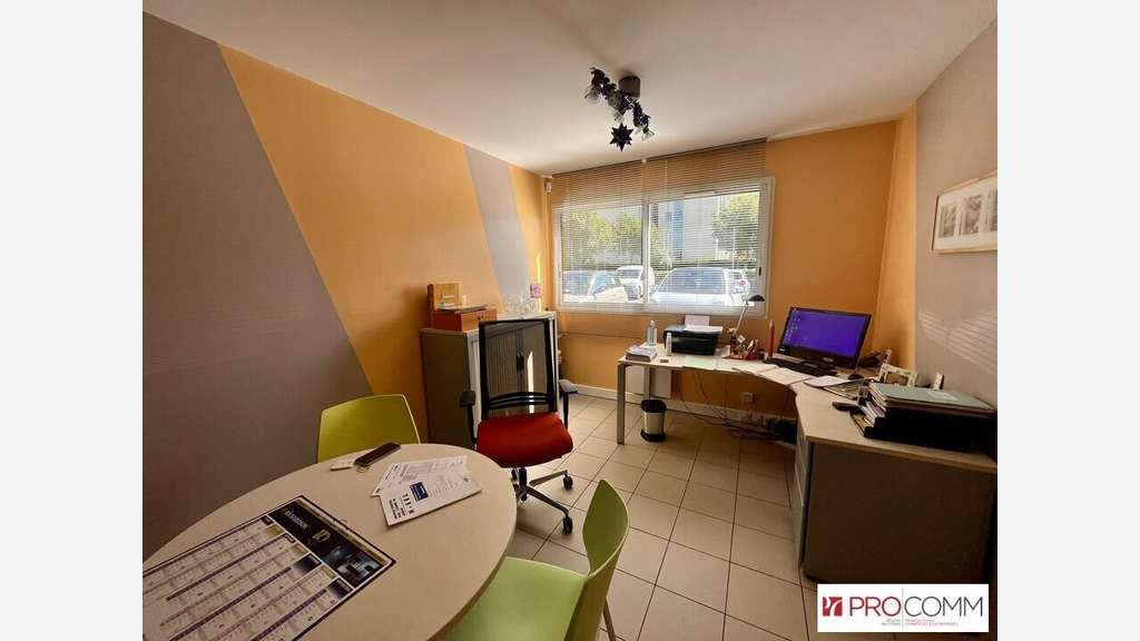 Local 37m² à vendre en centre médical à Orange