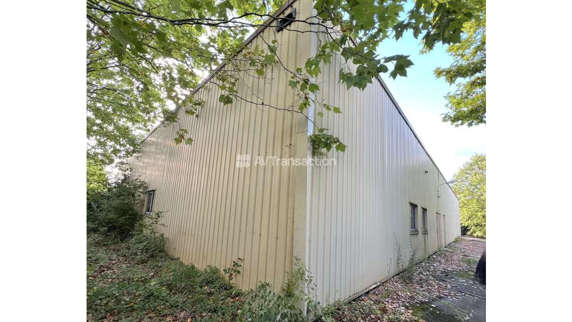 A vendre , Orgeval ( 78630 ) entrepôts 2815 m2