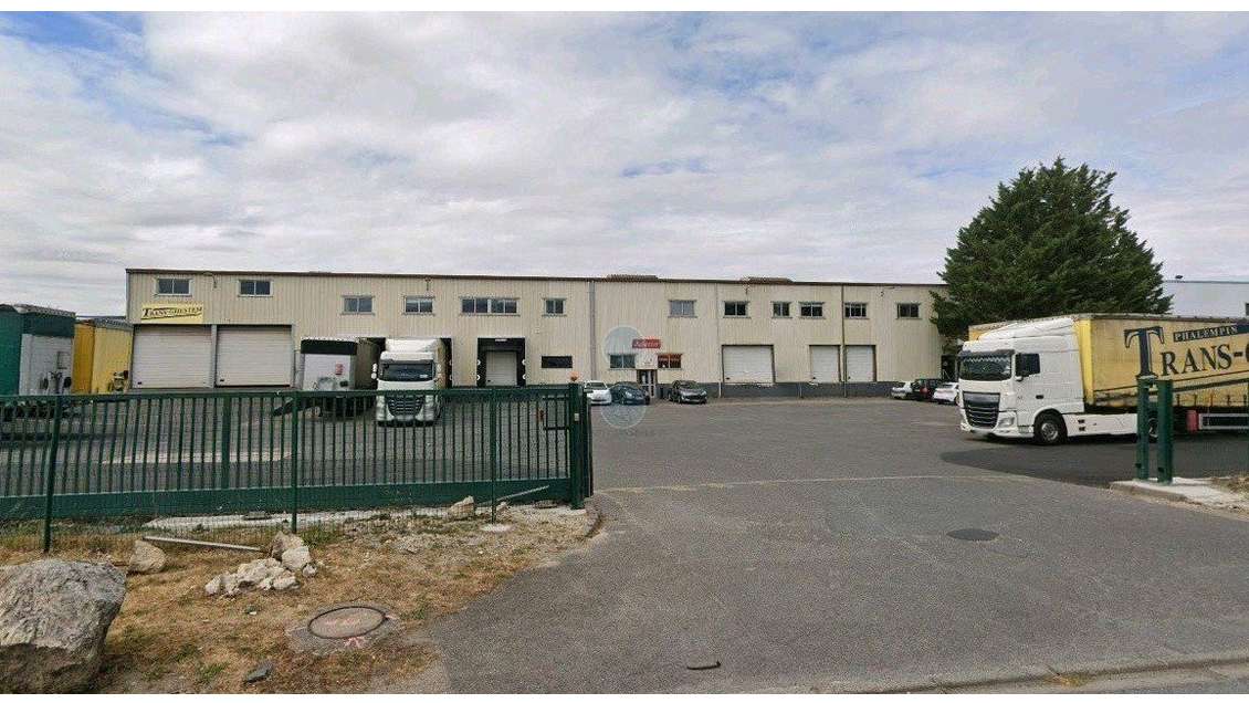 A vendre bâtiment 2453m² à Ormes Pôle 45 