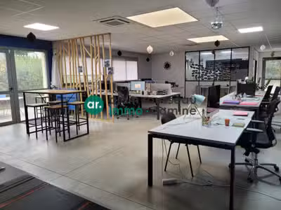 LOCAL D'ACTIVITE/BUREAUX 304 M²