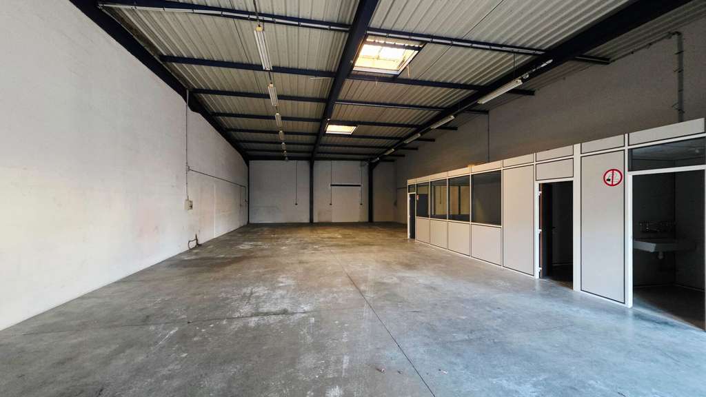 Vente entrepôt / local industriel 330m² à Oyonnax
