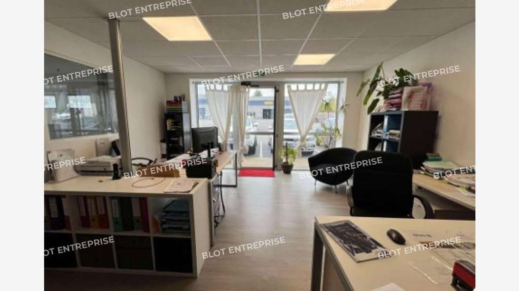 A vendre local d'activités 270m² à Pacé 