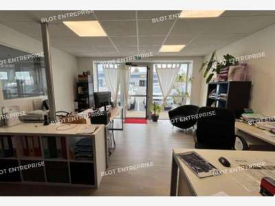 A vendre local d'activités 270m² à Pacé 