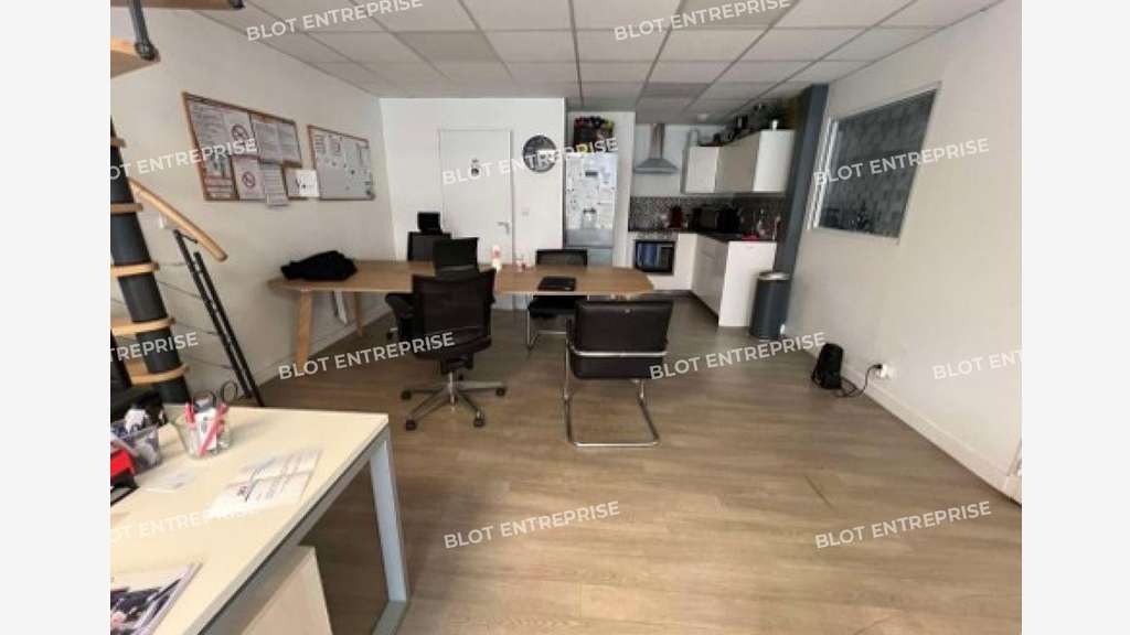 A vendre local d'activités 270m² à Pacé 