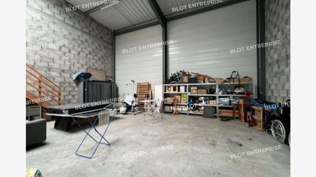 A vendre local d'activités 270m² à Pacé 
