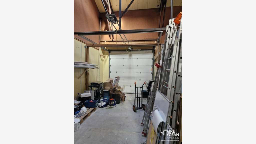 Entrepôt atelier de 250m² à vendre à Paimboeuf