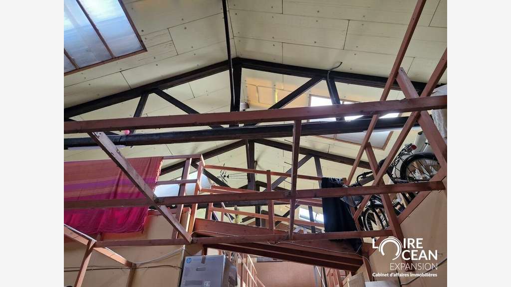 Entrepôt atelier de 250m² à vendre à Paimboeuf