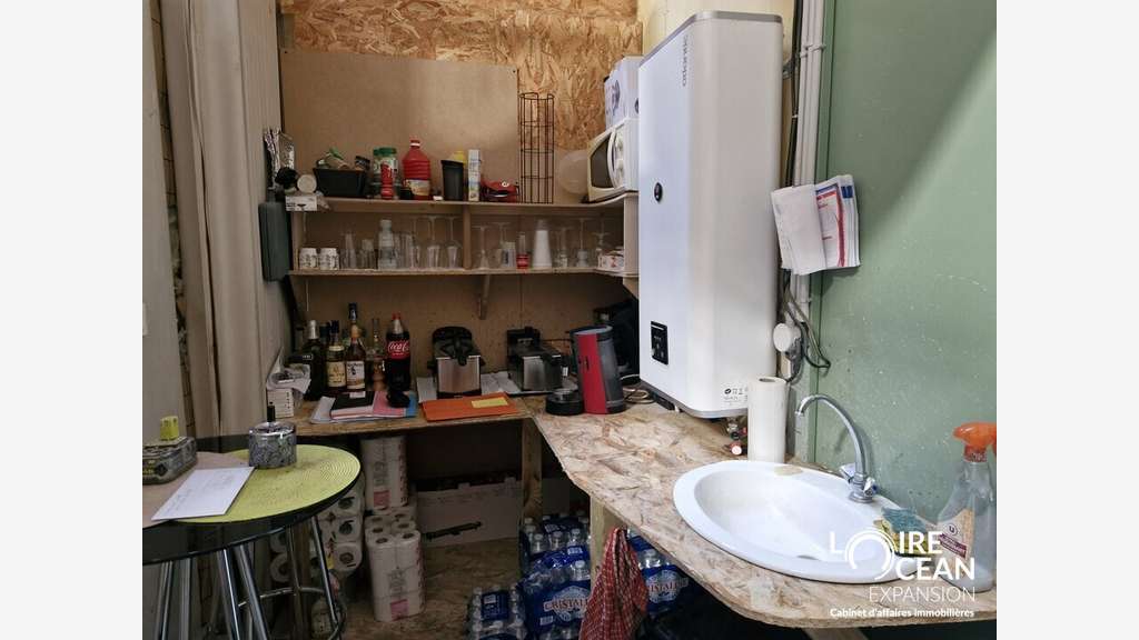 Entrepôt atelier de 250m² à vendre à Paimboeuf