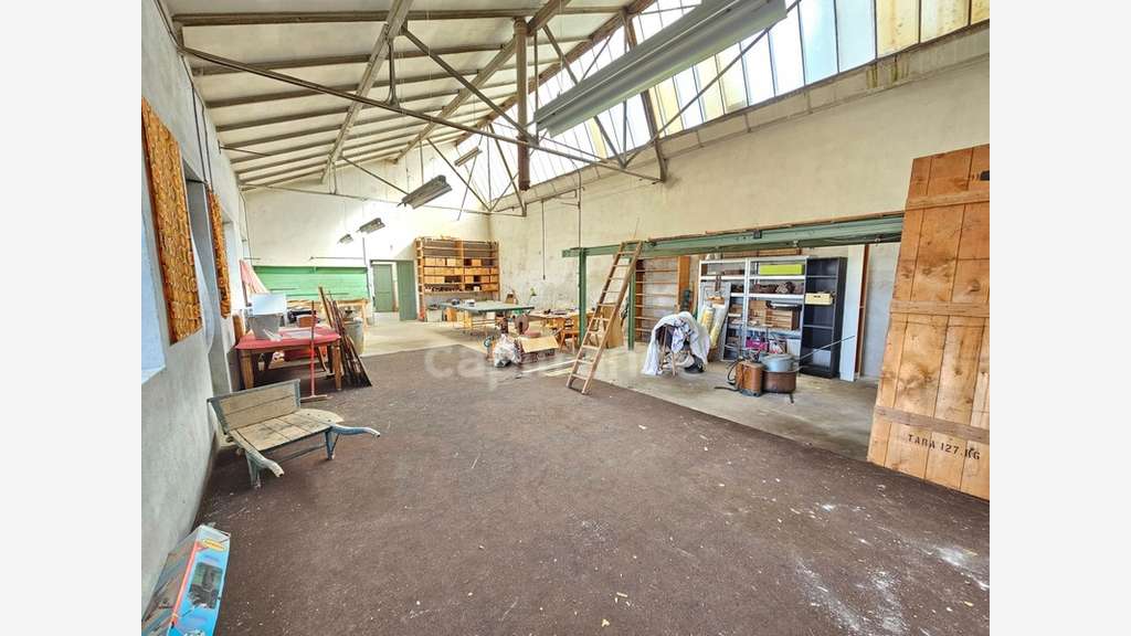 AV ancien atelier à réaménager 122m² à Panissières