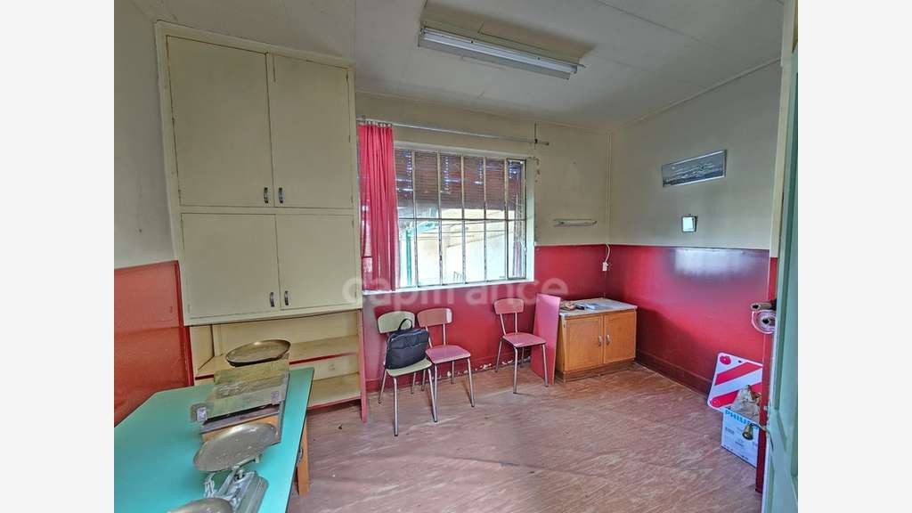 AV ancien atelier à réaménager 122m² à Panissières
