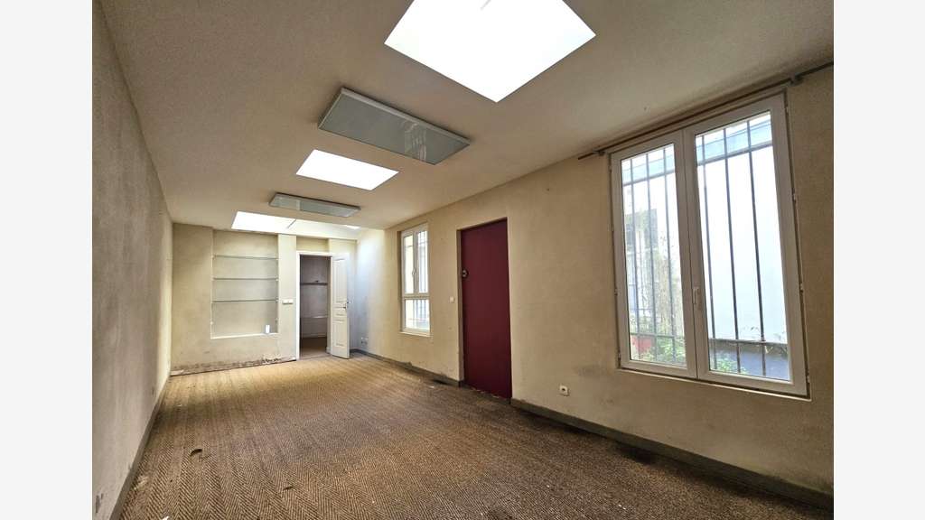 AV local professionnel 134m² à Paris 11e Oberkampf