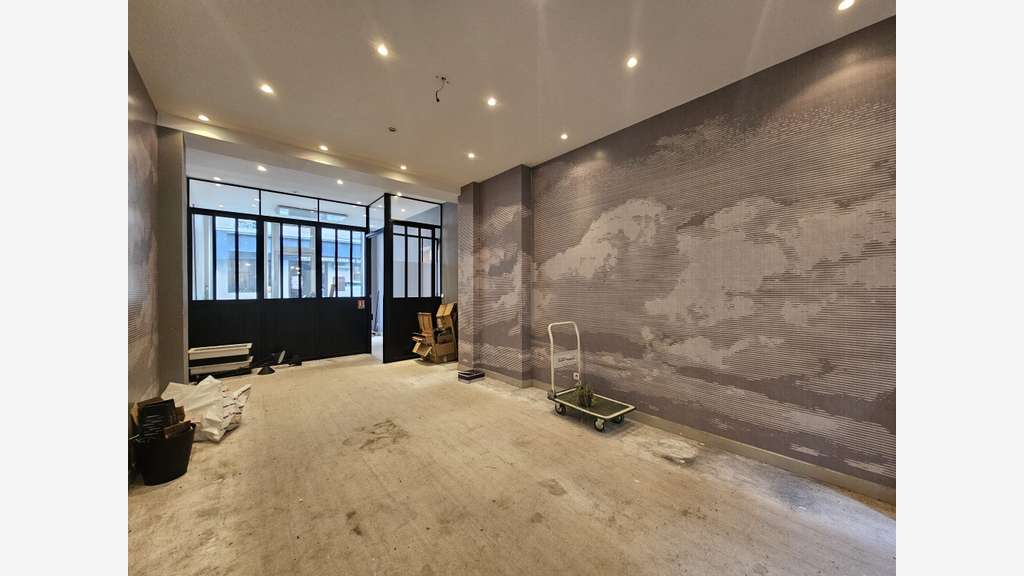 AV local professionnel 134m² à Paris 11e Oberkampf