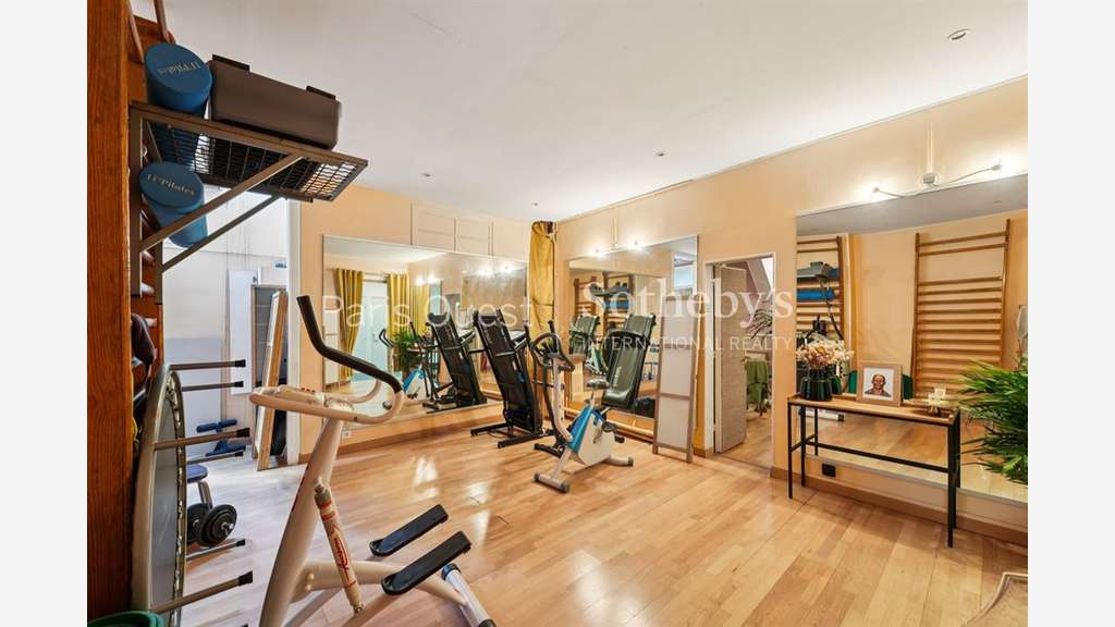 Cède local pro cabinet médical de 106m² à Paris 18