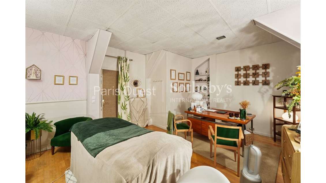 Cède local pro cabinet médical de 106m² à Paris 18