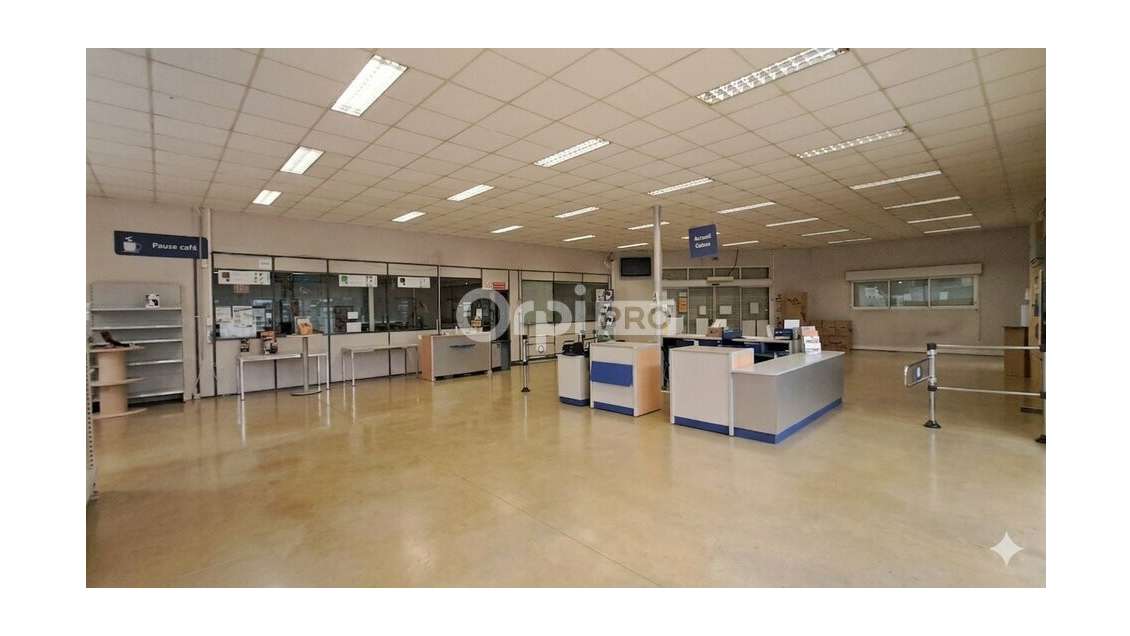 Local d'activité 1000m² à vendre au Nord de Pau