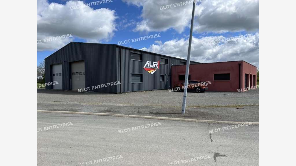 A vendre locaux d'activités de 650m² à Paulx