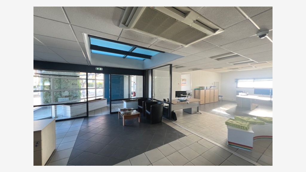 AV local d'activité 827m² à Perpignan Bas-Vernet