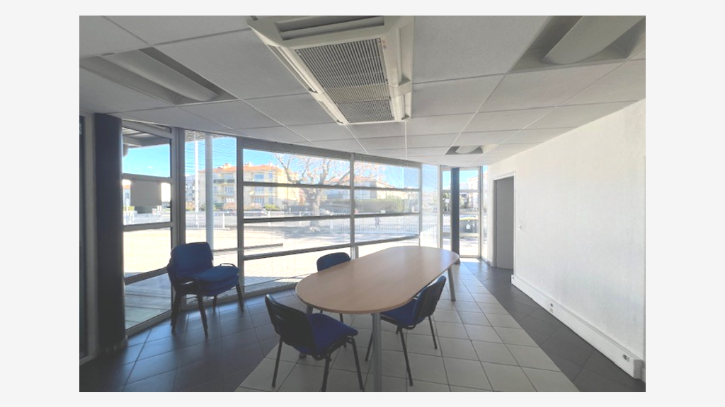 AV local d'activité 827m² à Perpignan Bas-Vernet