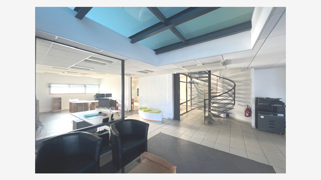 AV local d'activité 827m² à Perpignan Bas-Vernet
