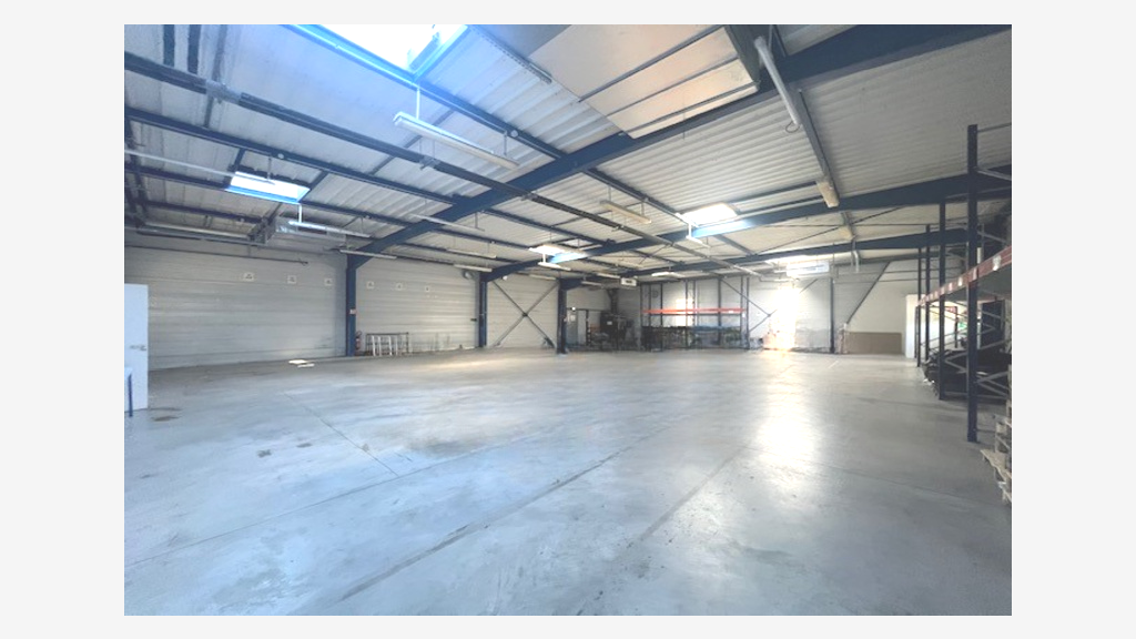 AV local d'activité 827m² à Perpignan Bas-Vernet