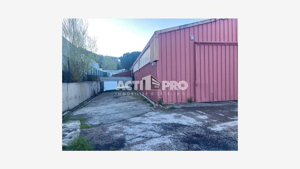 Vente local stockage entre Le Boulou et Le Perthus
