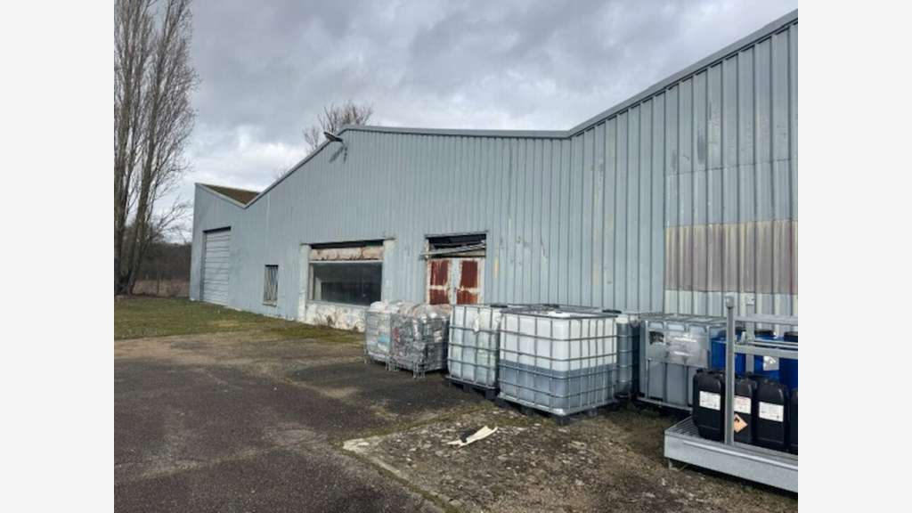 Local d'activité 2800m² à vendre à Perrigny RN6 