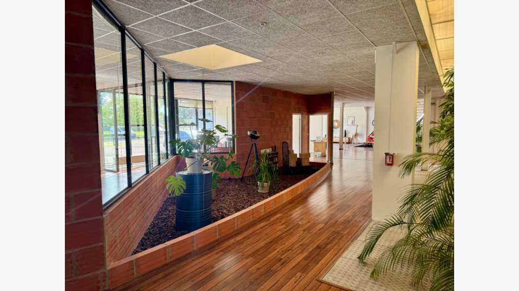 Local d'activité 2800m² à vendre à Perrigny RN6 