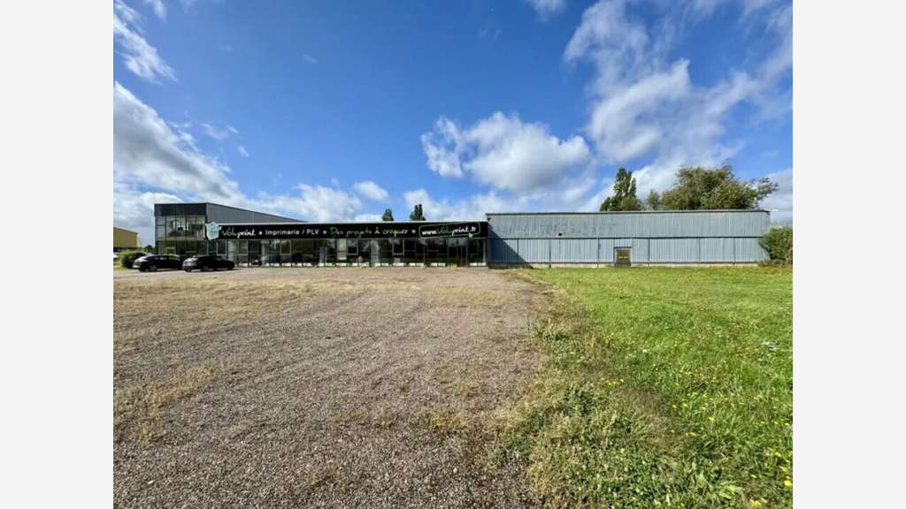 Local d'activité 2800m² à vendre à Perrigny RN6 