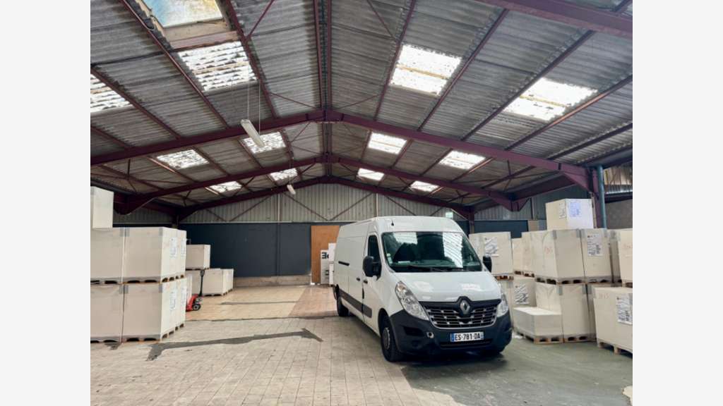Local d'activité 2800m² à vendre à Perrigny RN6 