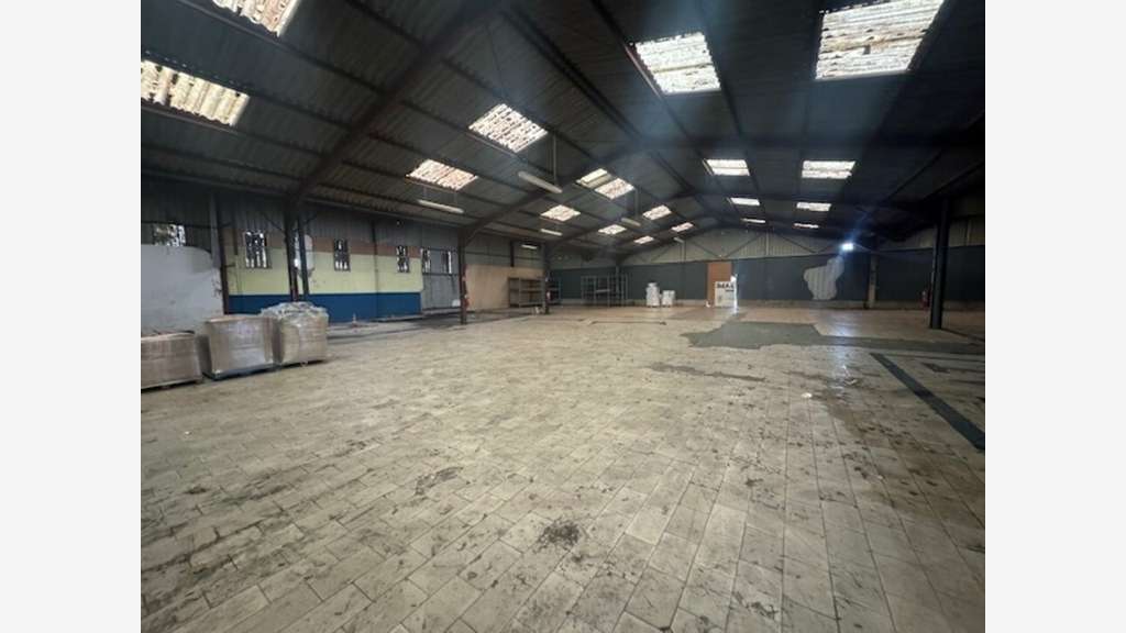 Local d'activité 2800m² à vendre à Perrigny RN6 
