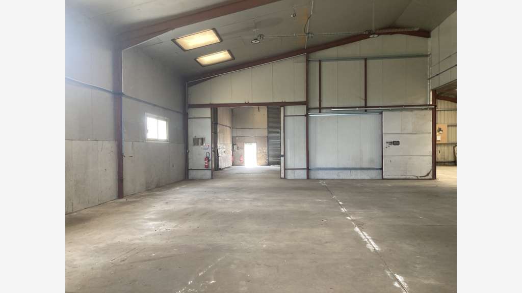 Vente locaux d'activités 860m² à Pierre Buffière