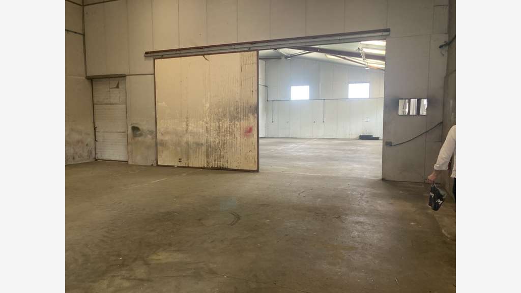 Vente locaux d'activités 860m² à Pierre Buffière