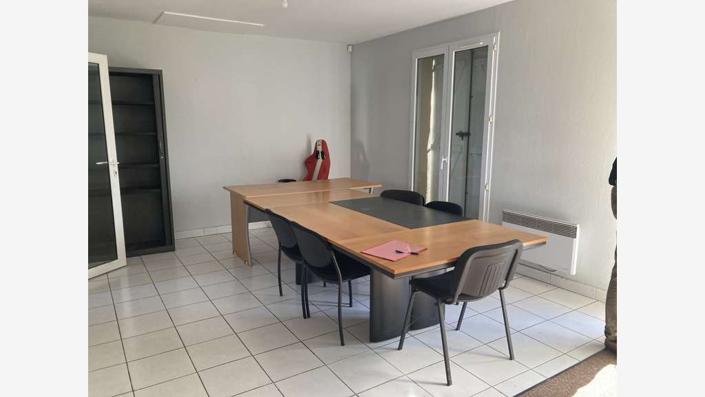 Vente locaux d'activités 860m² à Pierre Buffière