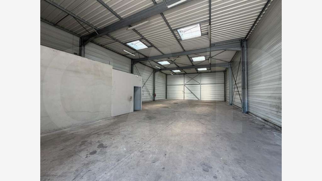 A vendre local d'activité de 324m² à Plaintel