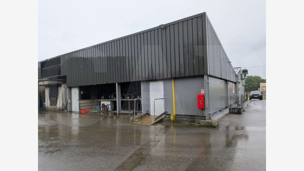 PLEMET - A VENDRE Bâtiment d'activités 360m²