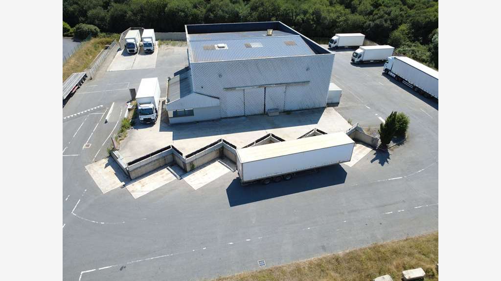 Local d'activité PLERIN - 630 m²