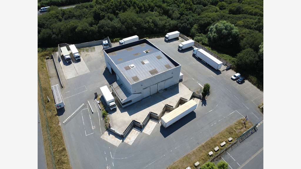 Local d'activité PLERIN - 630 m²