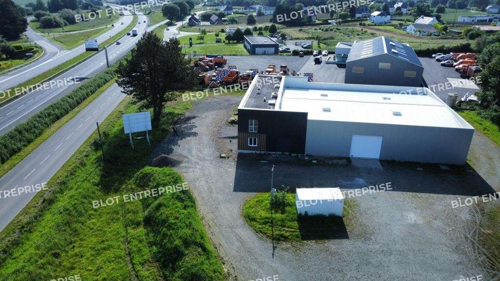 A vendre local rénové 660m² sur 5995m² à Plerneuf 