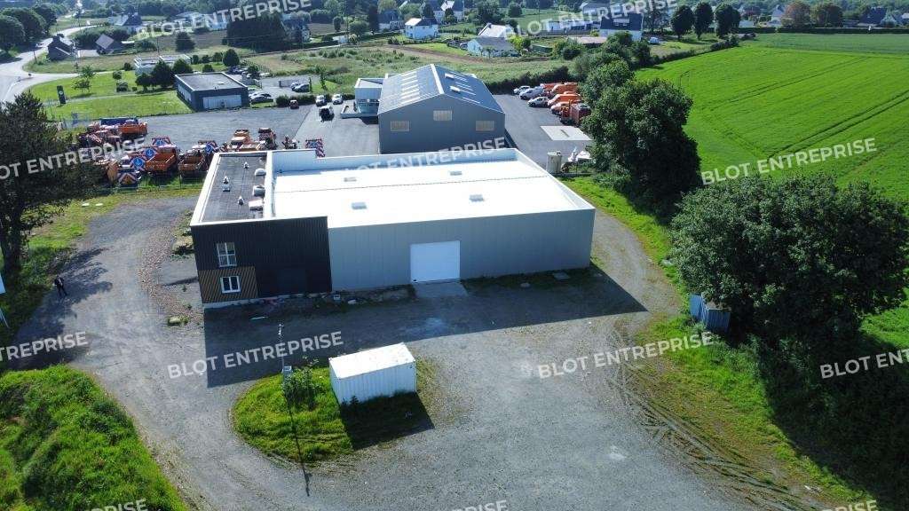 A vendre local rénové 660m² sur 5995m² à Plerneuf 